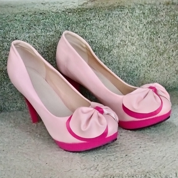 Shoes - Two tone pink pinup pumps